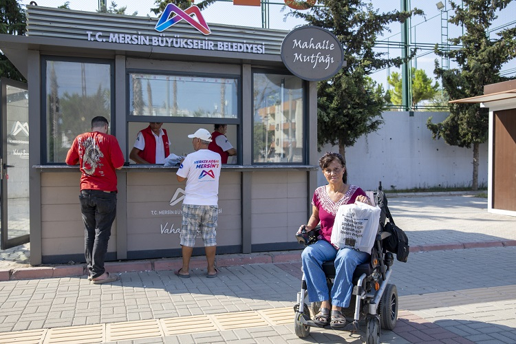 BÜYÜKŞEHİR’İN MAHALLE MUTFAKLARI 3 MİLYONA YAKIN YURTTAŞA ULAŞTI