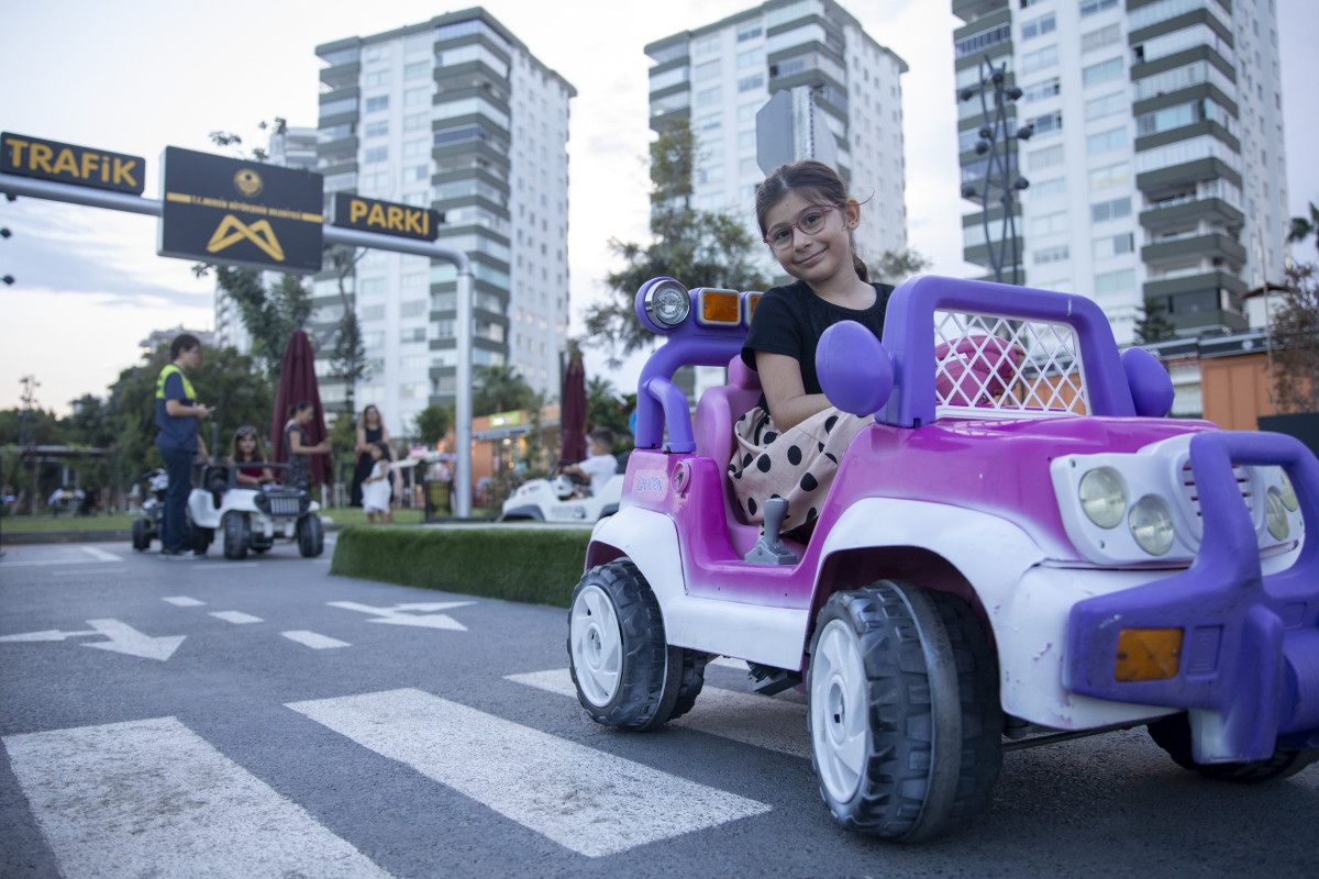 ‘TRAFİK PARK’ HEM ÇOCUKLARIN HEM DE VELİLERİN GÖZDESİ